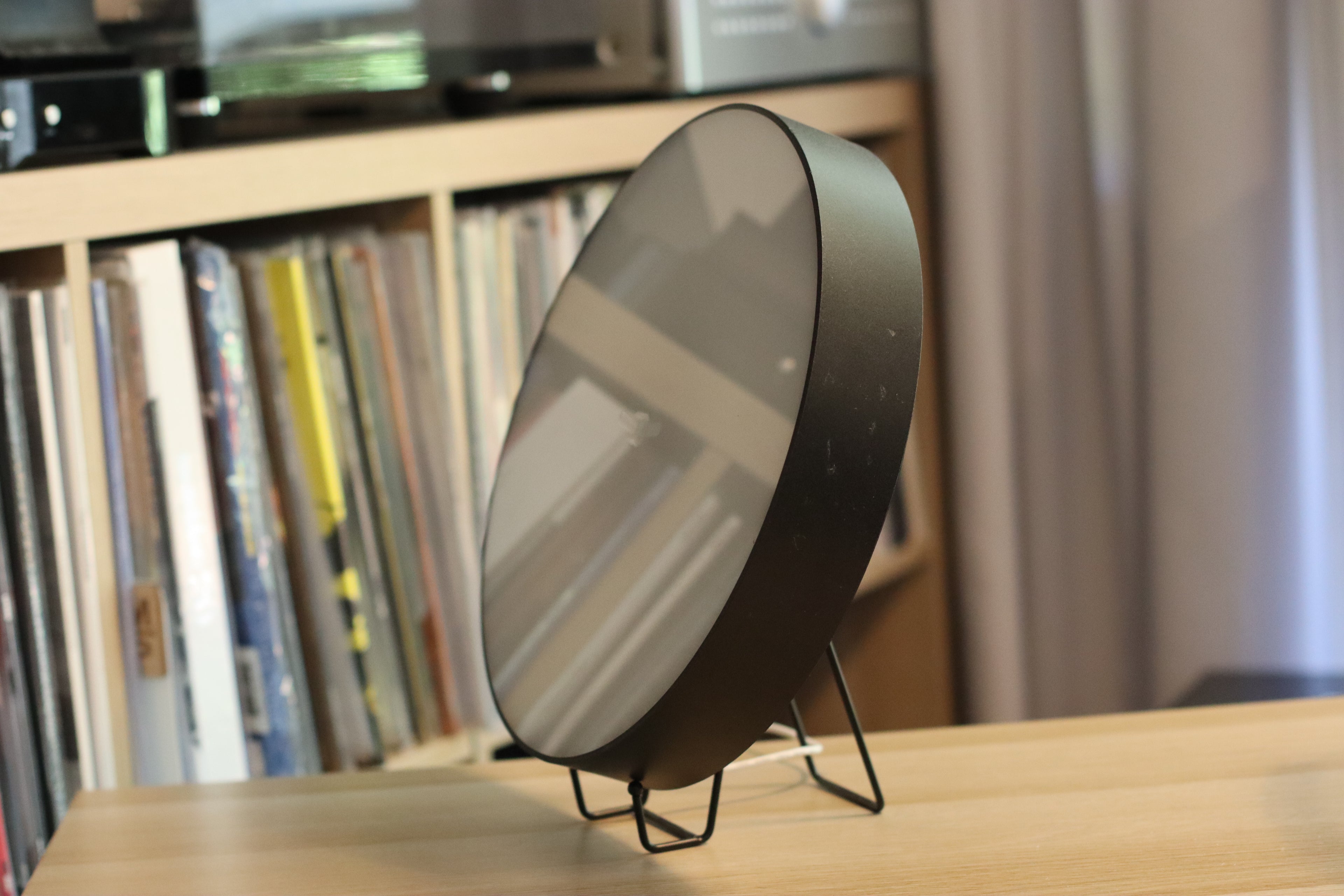 Vylümi Nova Vinyl Record Display with Dustcover- Early bird Kickstarter Reservation