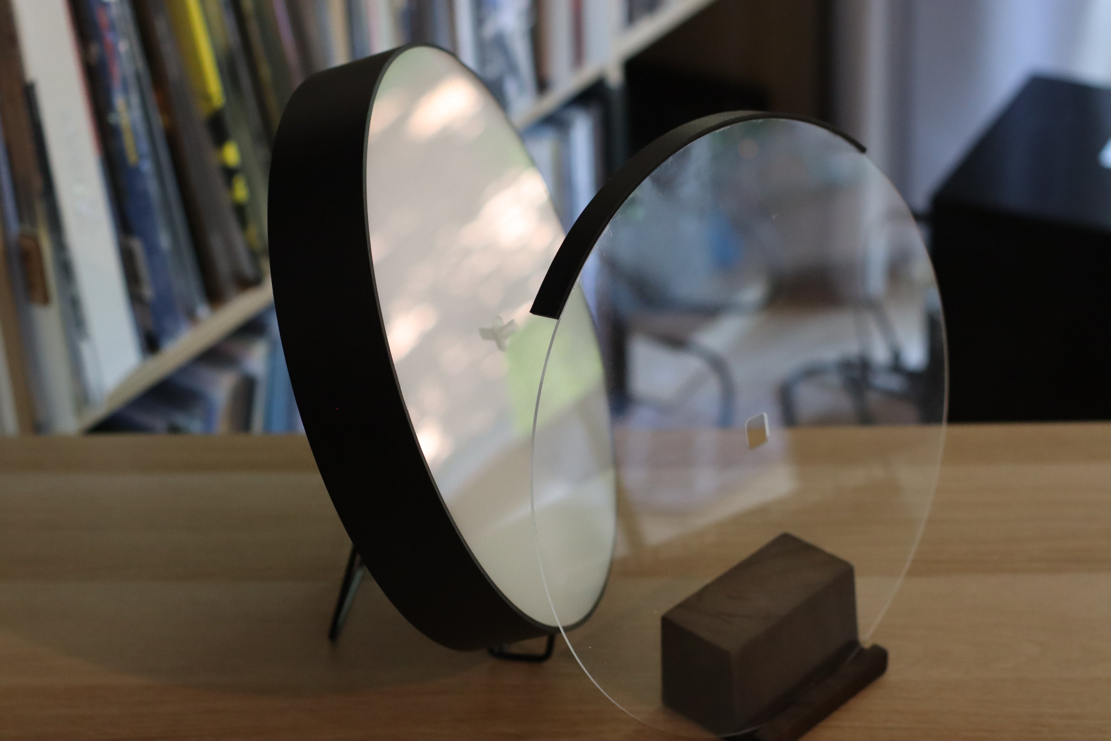 Vylümi Nova Vinyl Record Display with Dustcover- Early bird Kickstarter Reservation